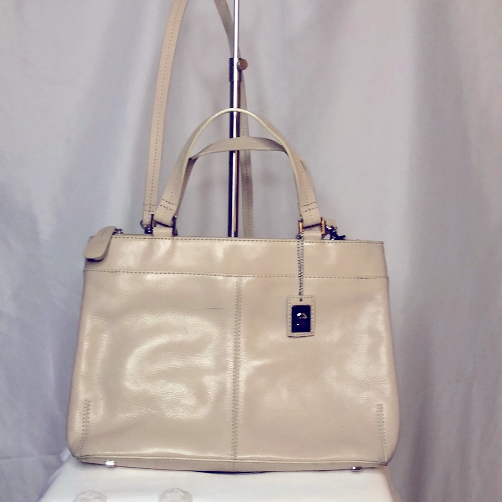 ETIENNE AIGNER cream colored Vintage genuine cowhide leather handbag.
